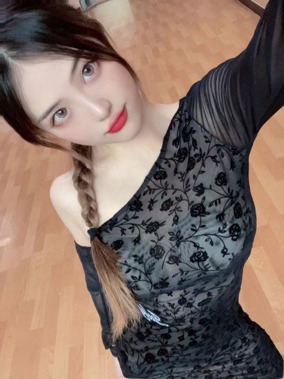 美貌出众圈外女友芸婷