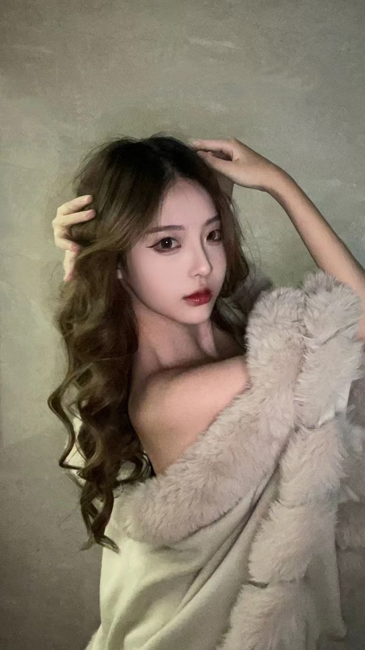 美貌出众圈外女友芸婷
