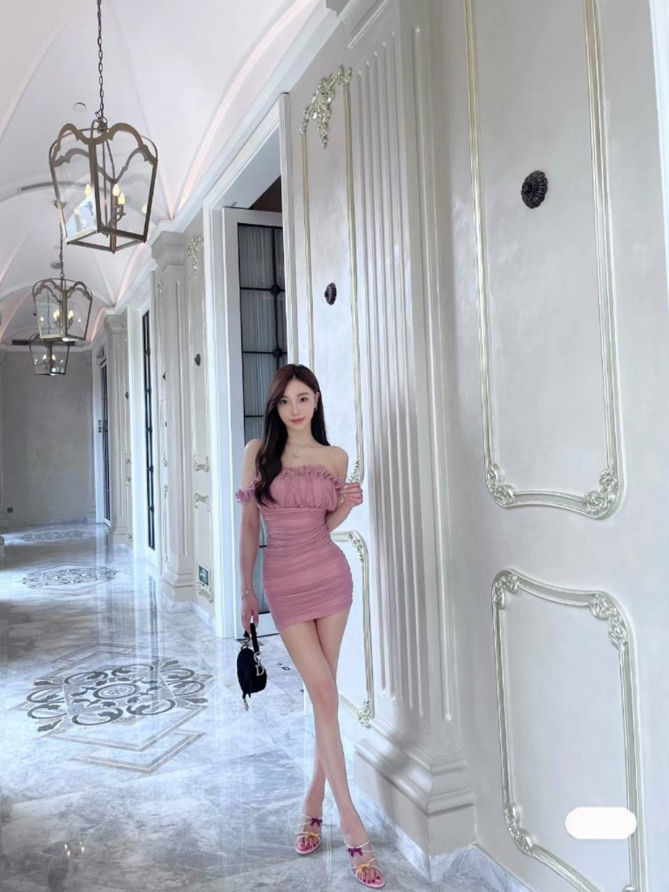 高端品牌签约模特婉薇