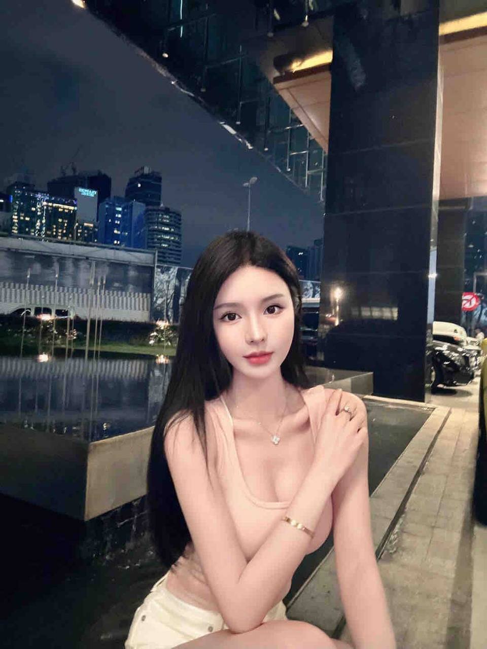 百变女友玲妍