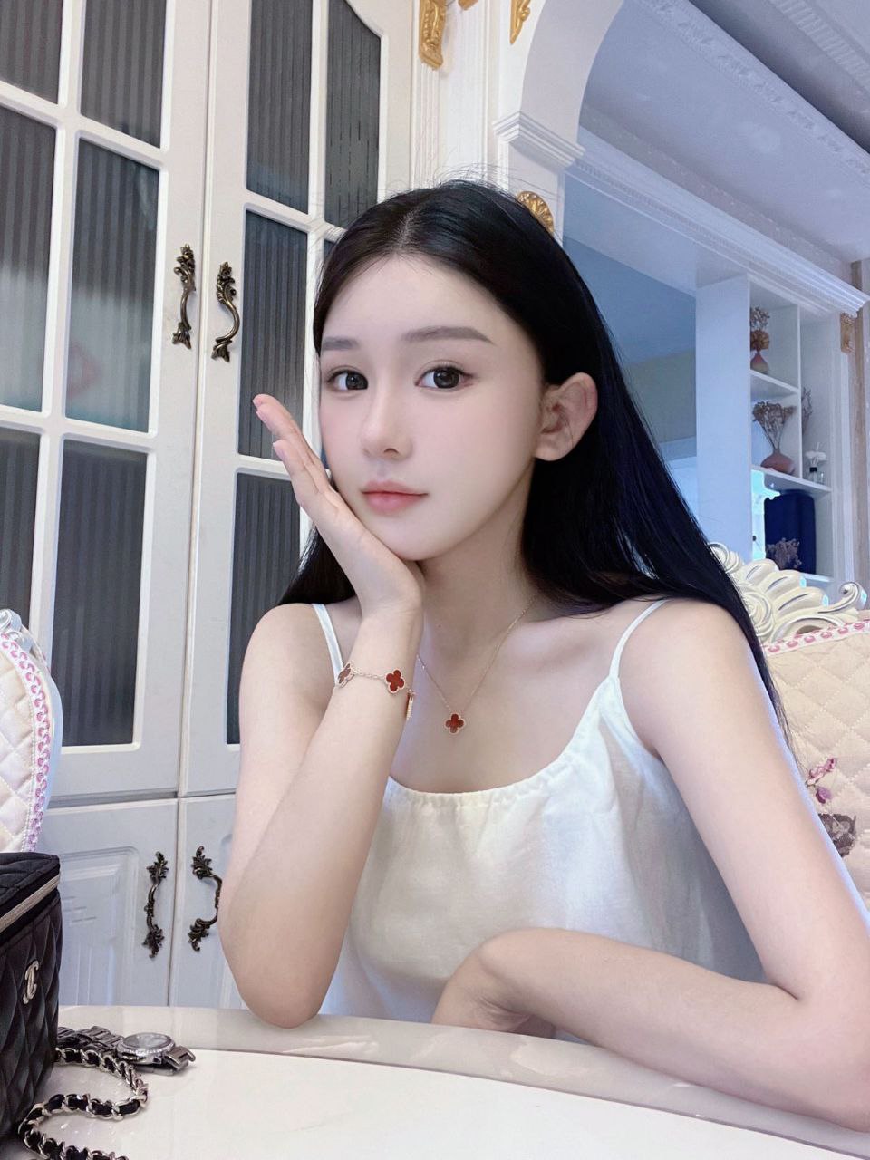 小白实习生依遥