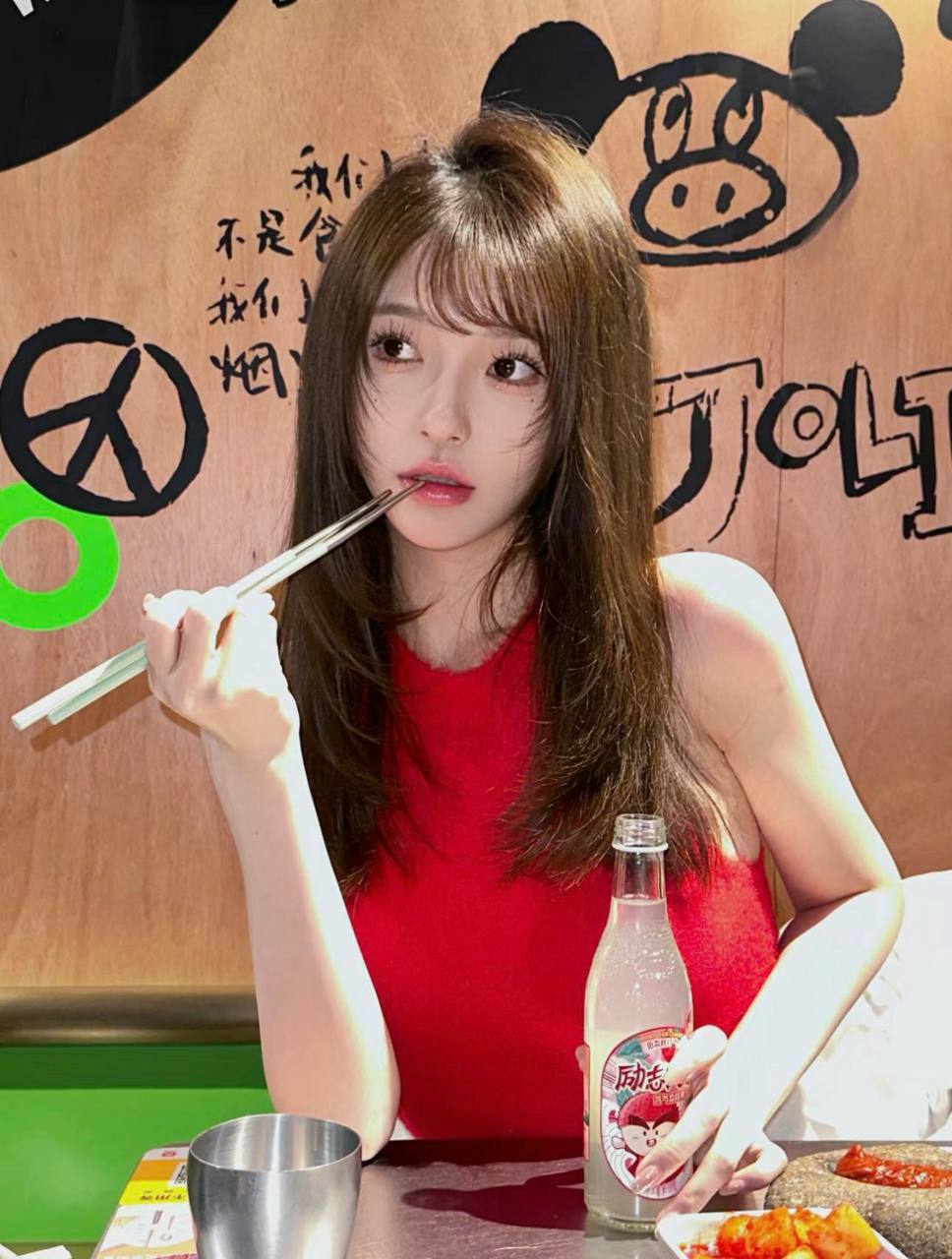甜美气质御姐夏晗
