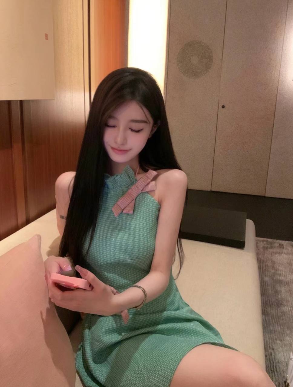 妩媚气质小美女秋瑶
