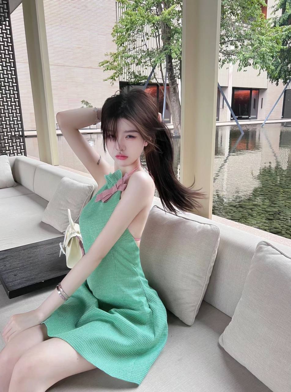 妩媚气质小美女秋瑶