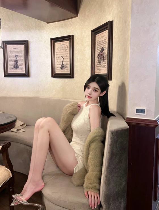 妩媚气质小美女秋瑶