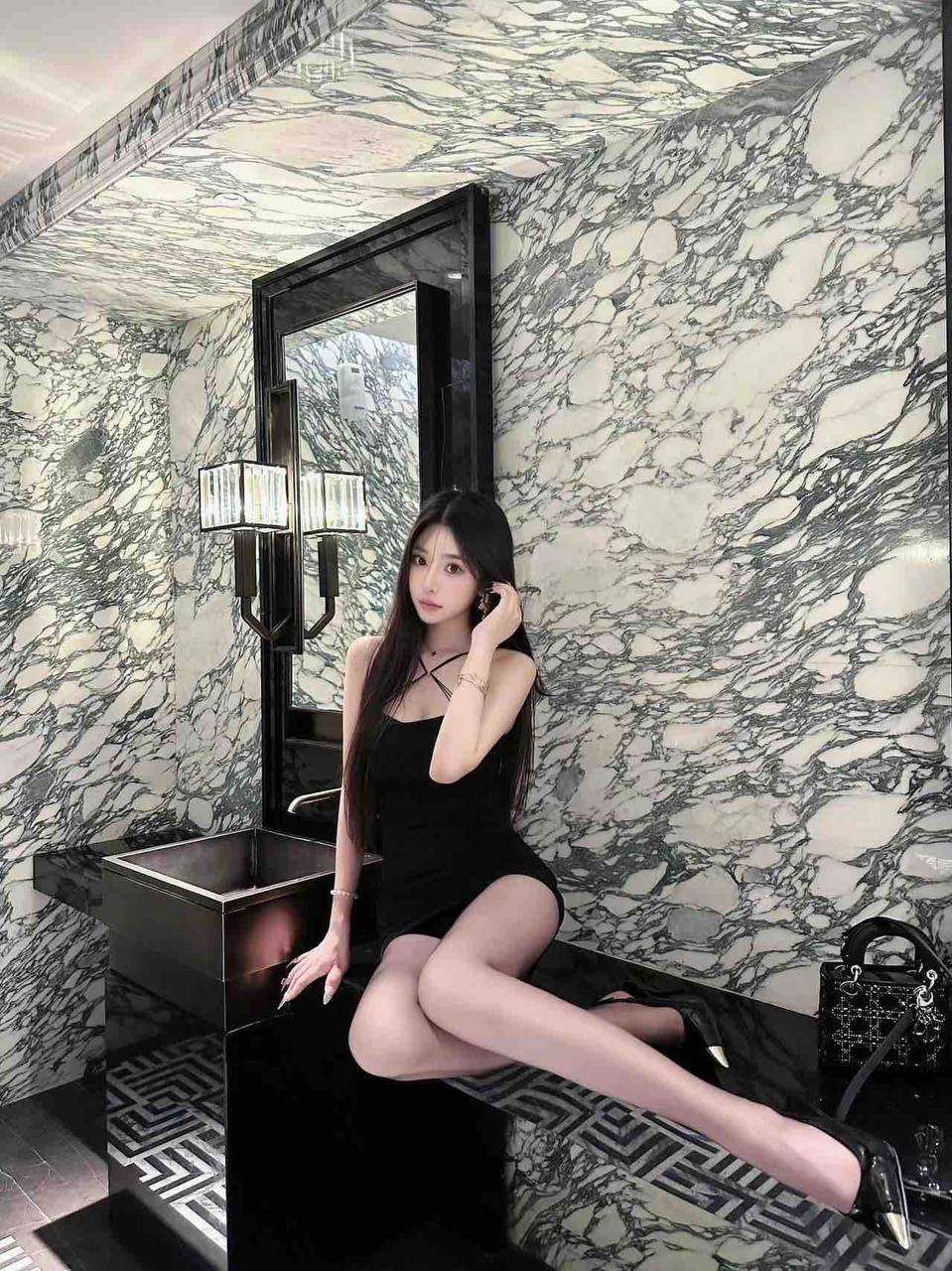 腰细腿长超模时婷