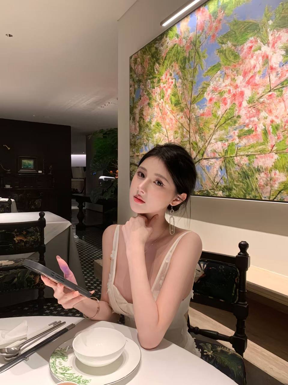 清冷颜值担当琬曼