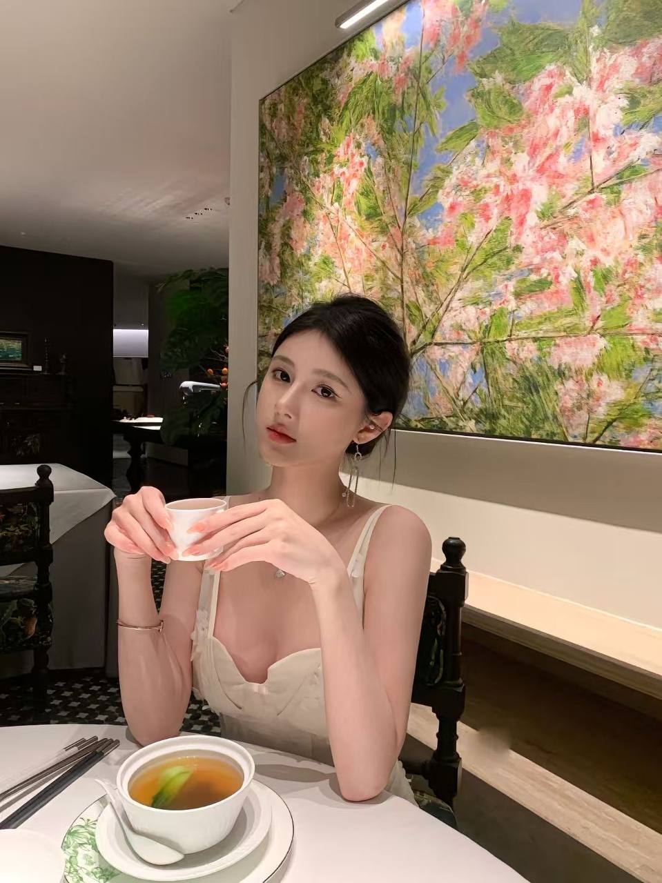 清冷颜值担当琬曼