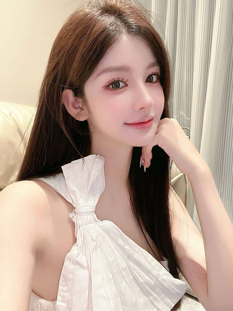 时尚美妆网红蓓蕴