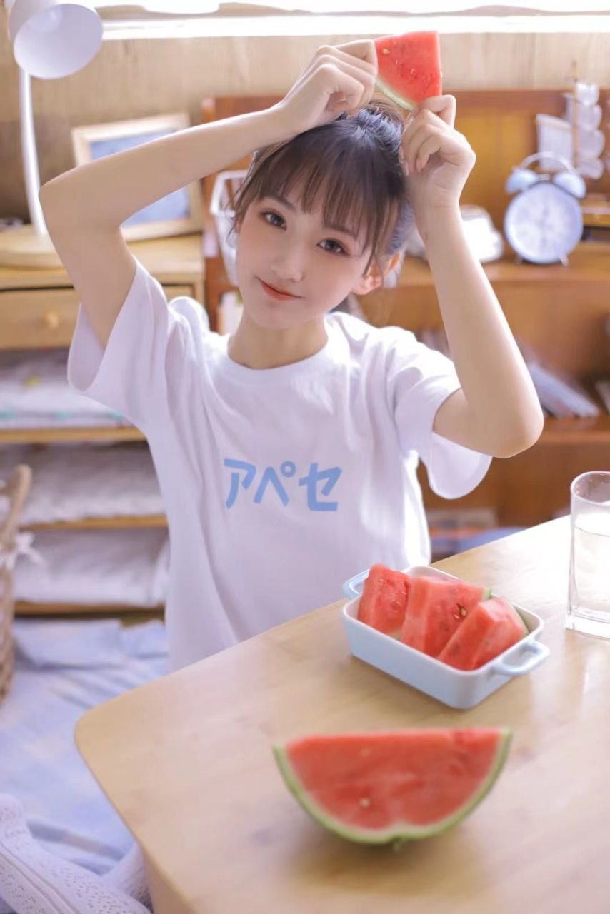 仙女气质校花蕾蕾