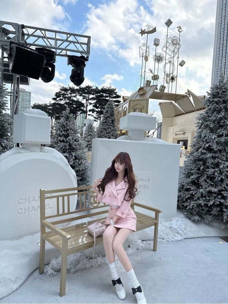 纤细骨感美女瑞娜