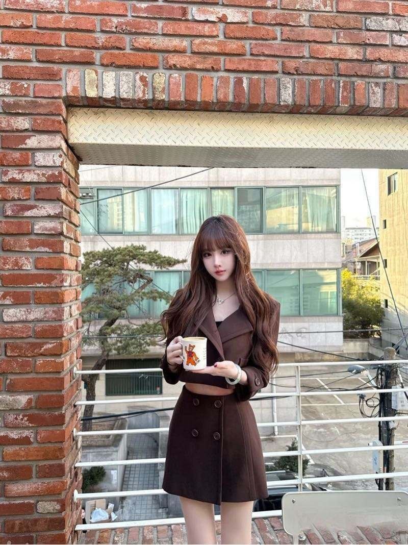 纤细骨感美女瑞娜