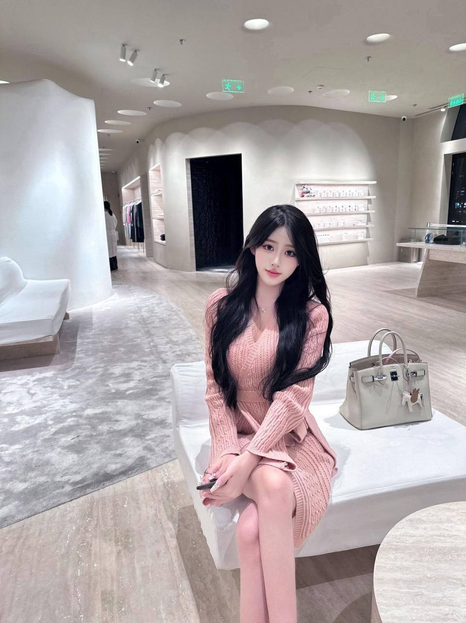 时尚杂志模特睿思