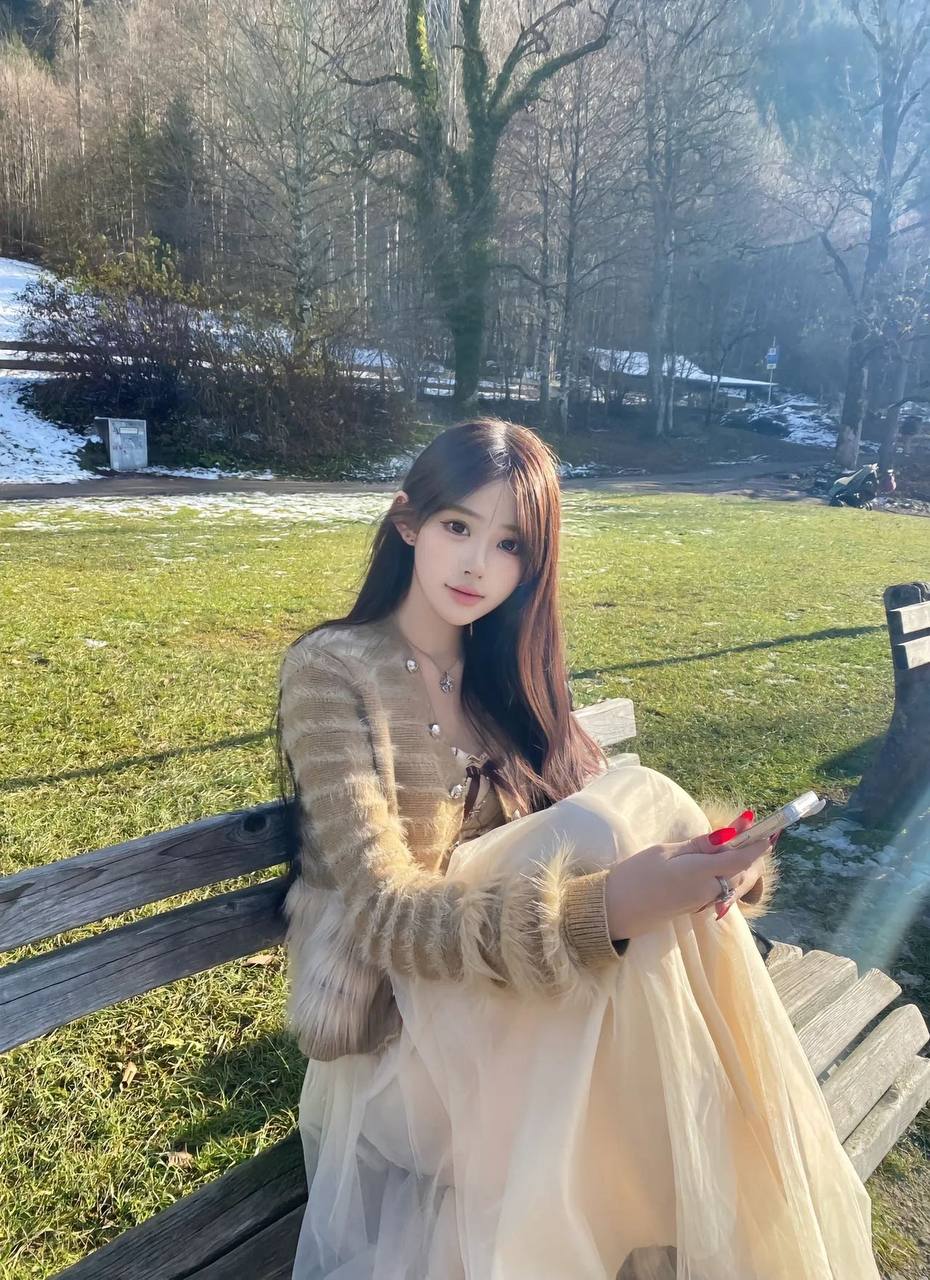 时尚杂志模特睿思