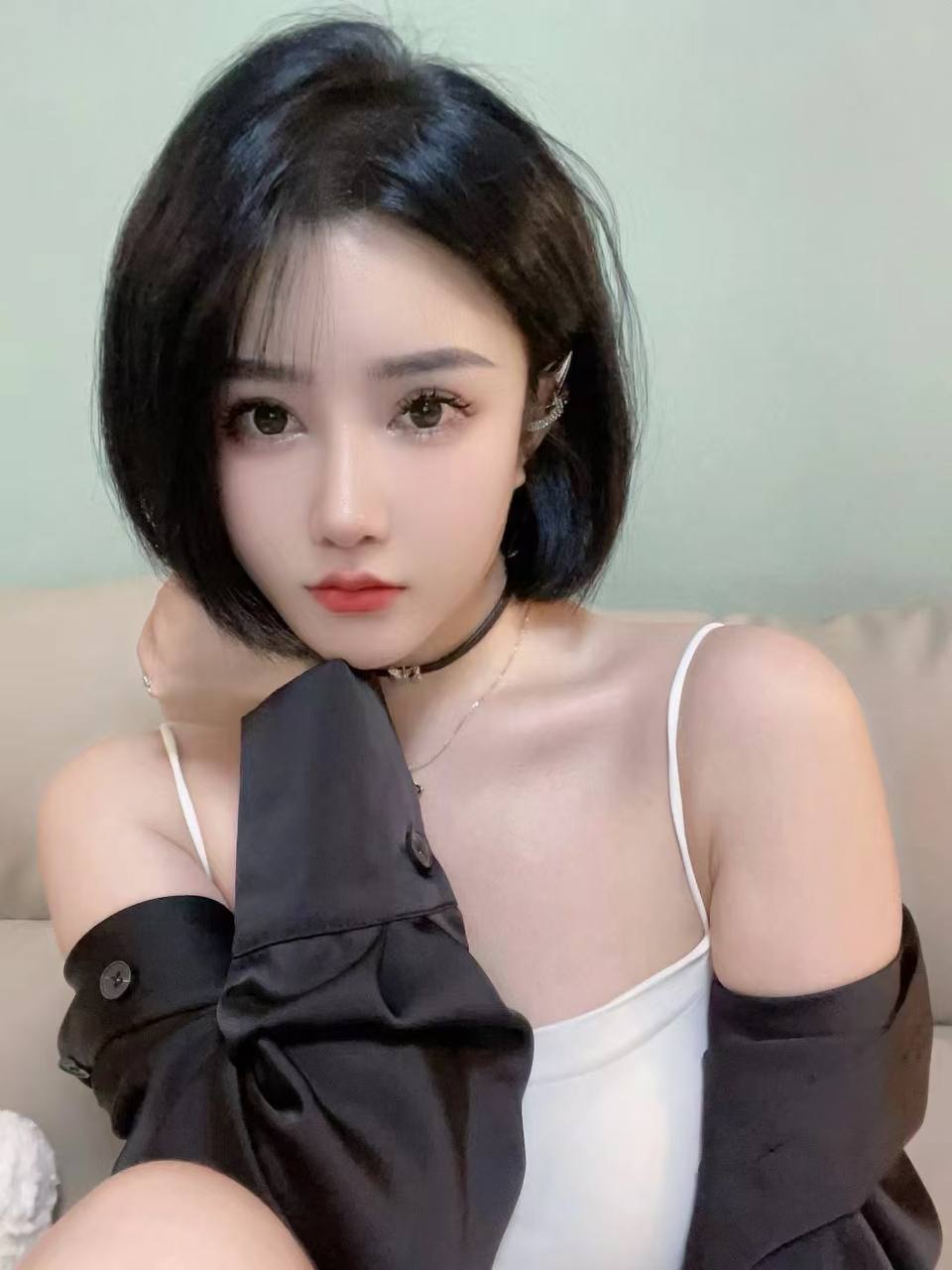 娇艳欲滴短发美女莉丝