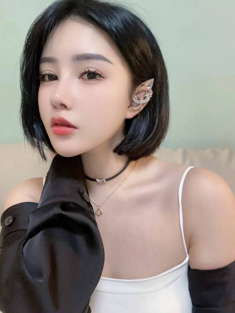 娇艳欲滴短发美女莉丝