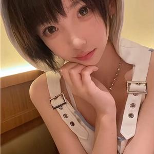 短发萌妹雪莉