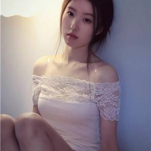 性感乖巧小秘书盈瑶