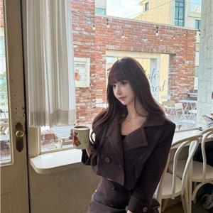 纤细骨感美女瑞娜​