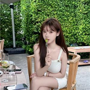 绝美精致娃娃脸吉薇